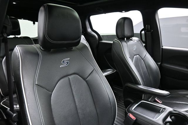 Used 2019 Chrysler Pacifica Limited w/ S Appearance Package FWD image 24
