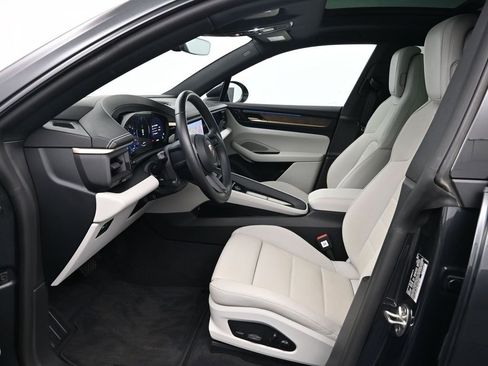 Used 2024 Porsche Macan 4 Electric image 4