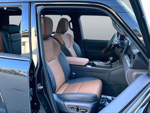 Used 2024 Lexus GX 550 w/ Accessory Package (2T) AWD/4WD image 16