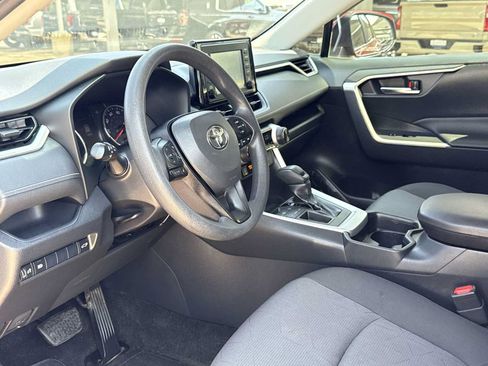 Used 2019 Toyota RAV4 XLE w/ Convenience Package FWD image 10