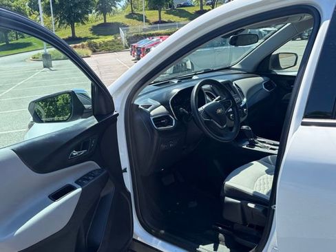 Used 2019 Chevrolet Equinox LS FWD image 13