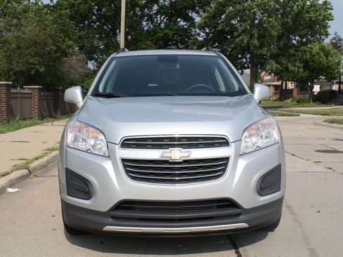 Used 2015 Chevrolet Trax LT w/ LT Sun and Sound Package AWD/4WD image 3
