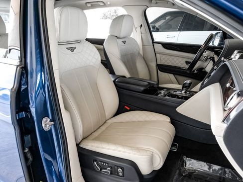Used 2019 Bentley Bentayga AWD/4WD image 43