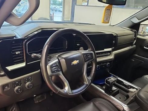 Used 2022 Chevrolet Silverado 1500 LTZ w/ LTZ Convenience Package II AWD/4WD image 5