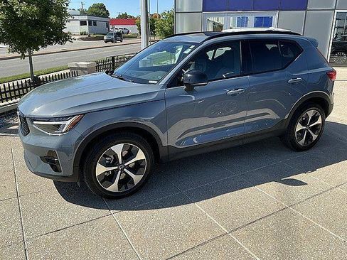 Certified 2023 Volvo XC40 B5 Plus w/ Protection Package Premier AWD/4WD image 11