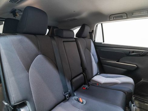 Used 2023 Toyota Highlander LE AWD/4WD image 33
