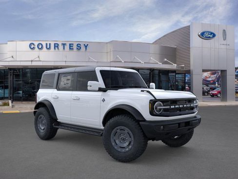 New 2025 Ford Bronco Outer Banks w/ Sasquatch Package image 7