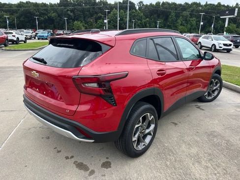 New 2026 Chevrolet Trax LT w/ Driver Confidence Package FWD image 7