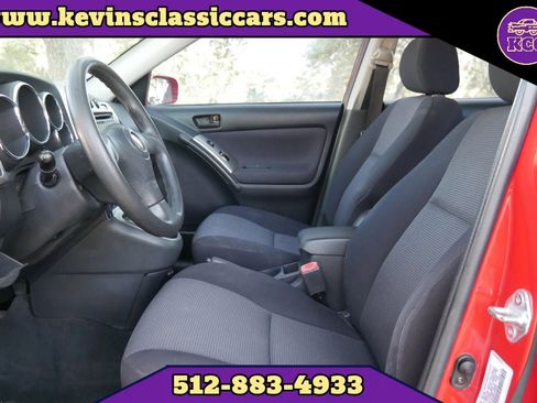 Used 2006 Pontiac Vibe Sport Wagon 4D w/ Preferred Package image 11