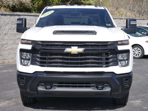 Used 2024 Chevrolet Silverado 2500 W/T AWD/4WD image 2