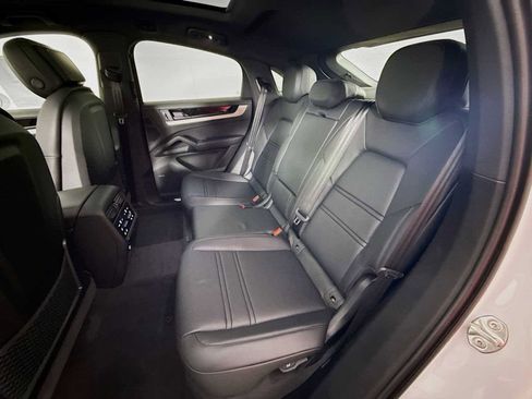 New 2025 Porsche Cayenne Coupe image 17