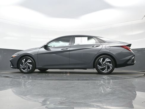 Used 2025 Hyundai Elantra Limited FWD image 28