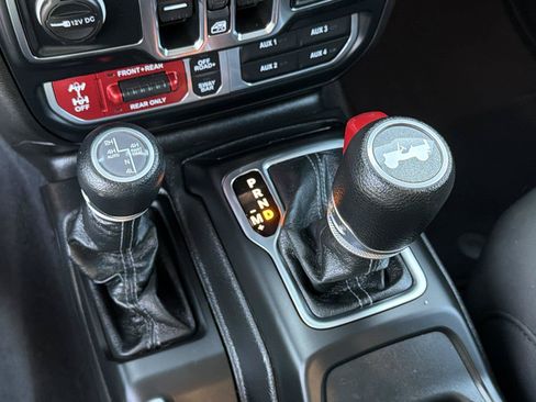 Used 2024 Jeep Wrangler Unlimited Rubicon 4xe AWD/4WD image 30