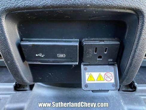 Used 2019 Jeep Cherokee Limited w/ Technology Group AWD/4WD image 41