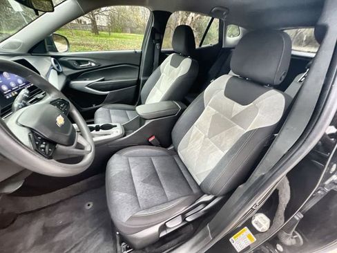 Certified 2025 Chevrolet Trax LS w/ LS Convenience Package image 17