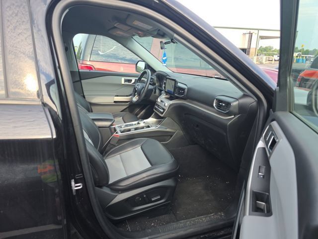 Used 2024 Ford Explorer XLT w/ Equipment Group 202A AWD/4WD image 9