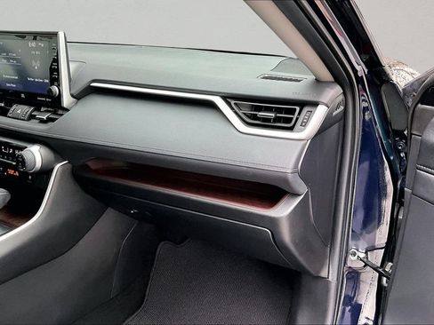 Certified 2022 Toyota RAV4 Limited FWD image 28