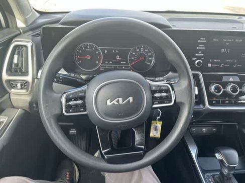 Used 2023 Kia Sorento LX FWD image 19