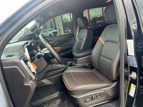 Used 2024 GMC Canyon AT4 w/ AT4 Premium Package AWD/4WD image 10