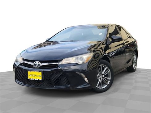Used 2017 Toyota Camry SE image 1
