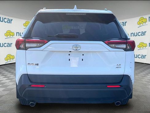 Used 2021 Toyota RAV4 LE AWD/4WD image 3