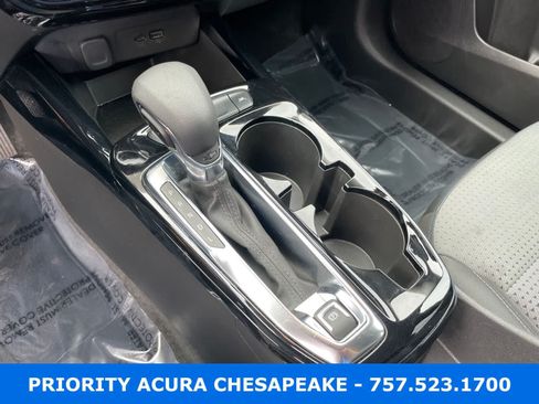 Used 2025 Chevrolet Trax LT FWD image 19