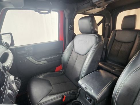 Used 2018 Jeep Wrangler Sport AWD/4WD image 13