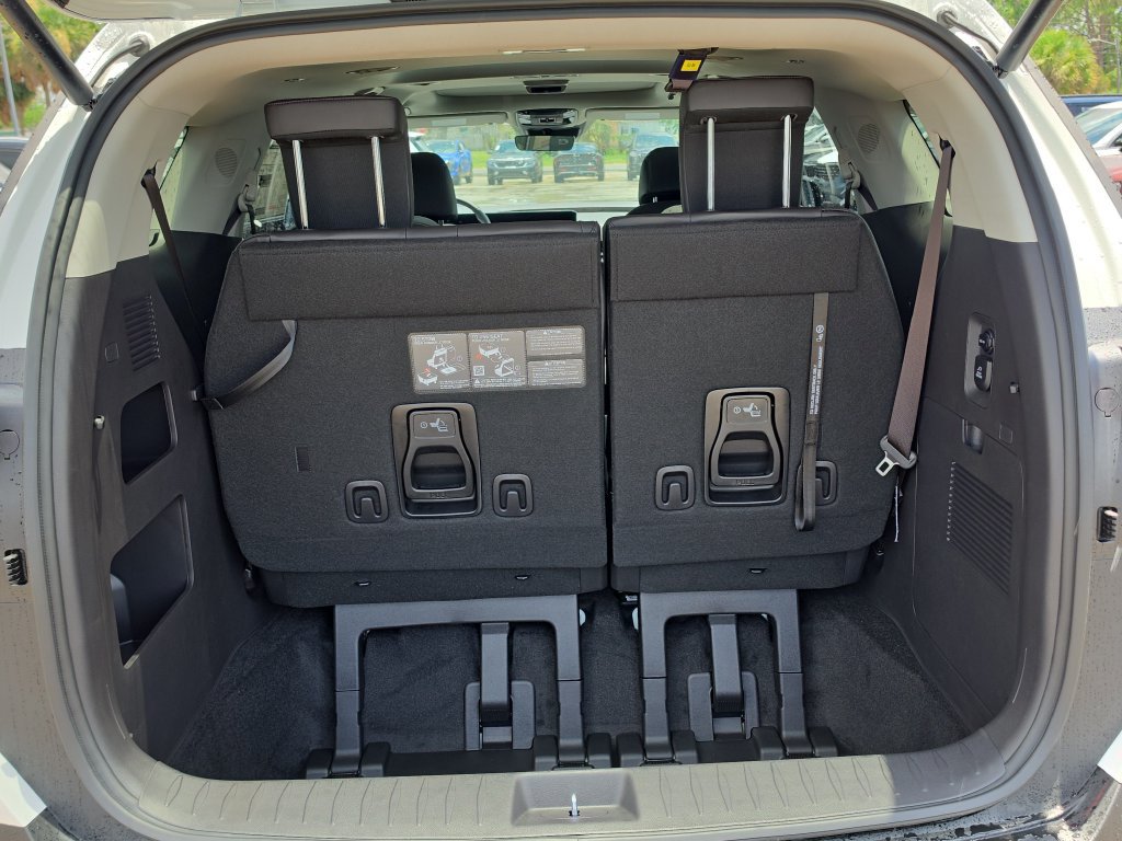 New 2026 Kia Carnival SX w/ SX Dark Edition Package FWD image 10