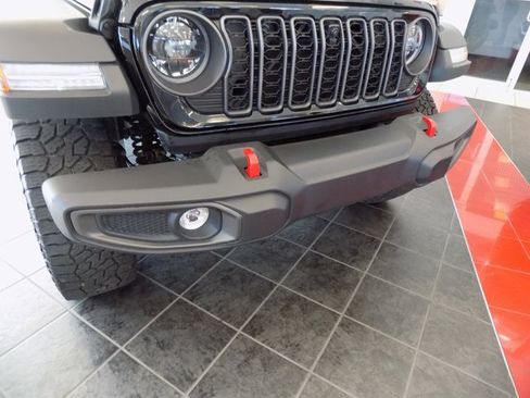Certified 2024 Jeep Gladiator Rubicon w/ Technology Group image 28