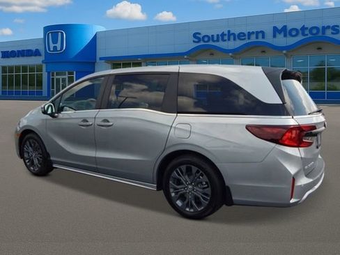 New 2026 Honda Odyssey Touring image 3