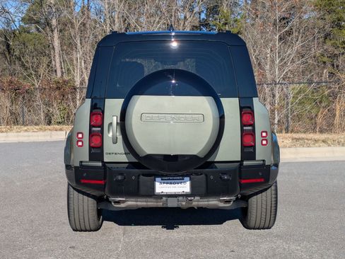 Used 2025 Land Rover Defender 110 X-Dynamic SE image 6