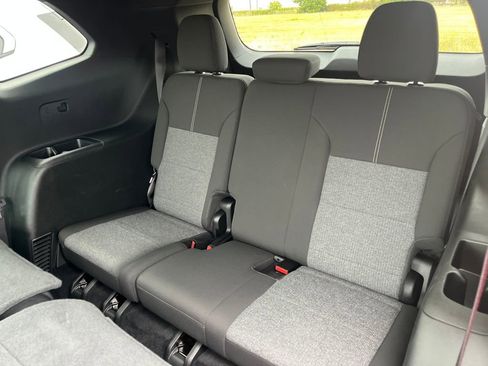 Used 2025 GMC Acadia Elevation image 36