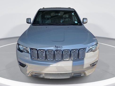 Used 2022 Jeep Grand Cherokee Laredo X AWD/4WD image 2