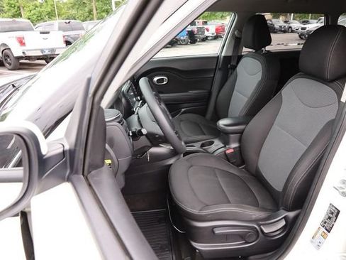 Used 2018 Kia Soul + FWD image 8