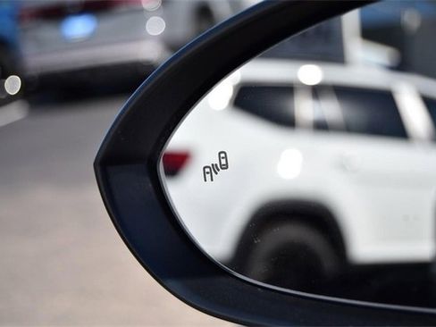 Certified 2024 Volkswagen Jetta SE w/ Panoramic Sunroof Package image 10