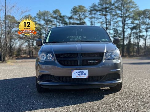 Used 2017 Dodge Grand Caravan SE image 10