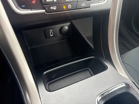 Used 2017 Ford Fusion SE w/ Fusion SE Technology Package image 34