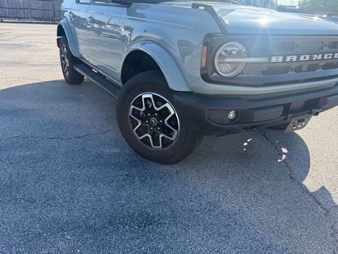 Used 2024 Ford Bronco Outer Banks AWD/4WD image 2