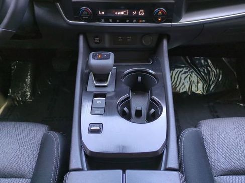 Used 2026 Nissan Rogue SV FWD image 19