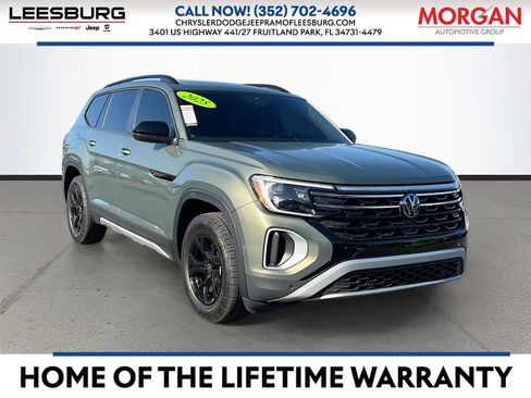Used 2025 Volkswagen Atlas Peak Edition SE AWD/4WD image 1