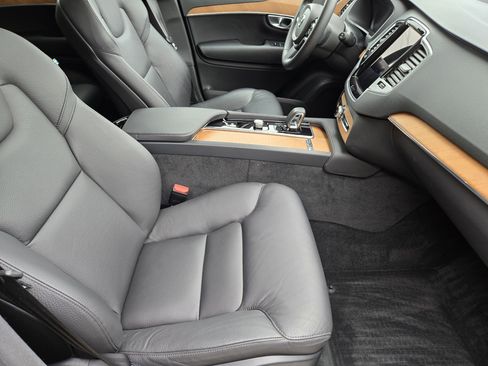 Used 2024 Volvo XC90 B6 Plus w/ Protection Package Premier image 23