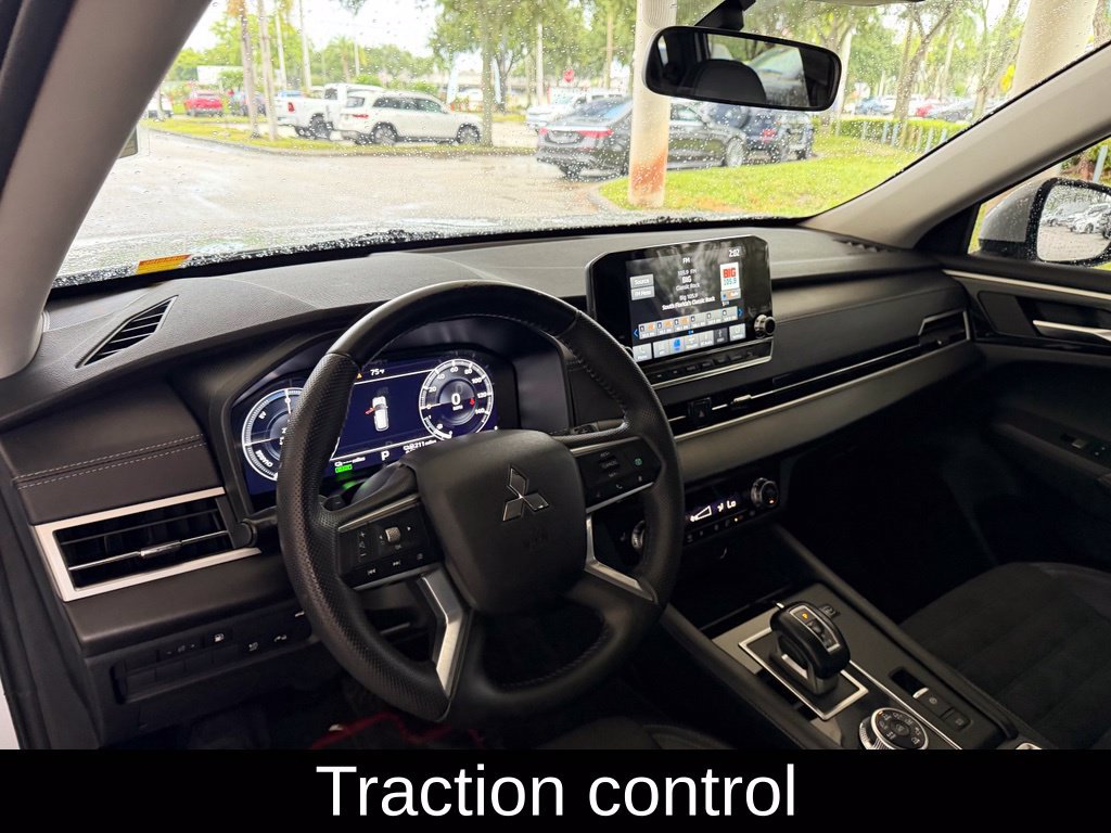 Used 2023 Mitsubishi Outlander 4WD Plug-In Hybrid image 6