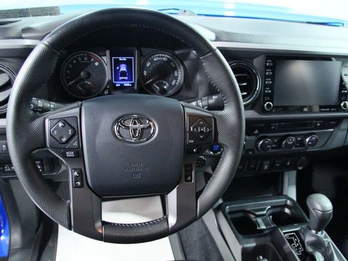 Used 2020 Toyota Tacoma TRD Sport w/ TRD Premium Sport Package AWD/4WD image 20