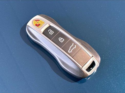 Used 2026 Porsche Cayenne AWD/4WD image 36