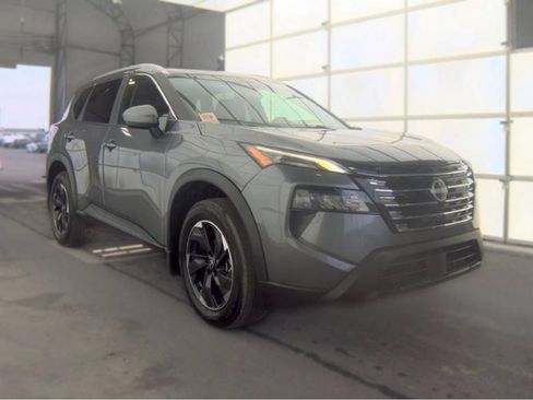Used 2024 Nissan Rogue SV w/ SV Premium Package FWD image 4