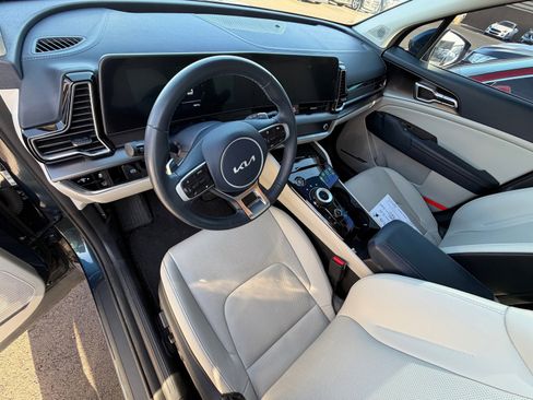 Certified 2025 Kia Sportage EX AWD/4WD image 8