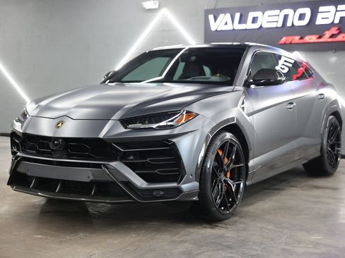 Used 2020 Lamborghini Urus AWD/4WD image 9