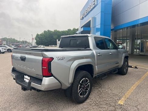 Used 2024 Toyota Tacoma TRD Sport w/ TRD Sport Premium Package AWD/4WD image 7