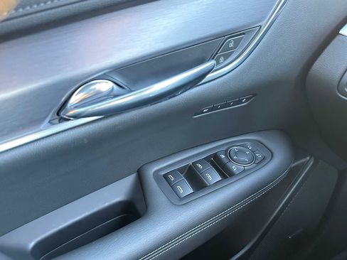 Used 2025 Cadillac XT6 Luxury image 35