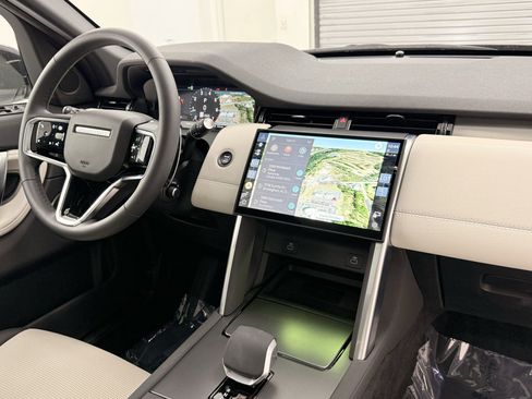 New 2025 Land Rover Discovery Sport Dynamic SE image 4